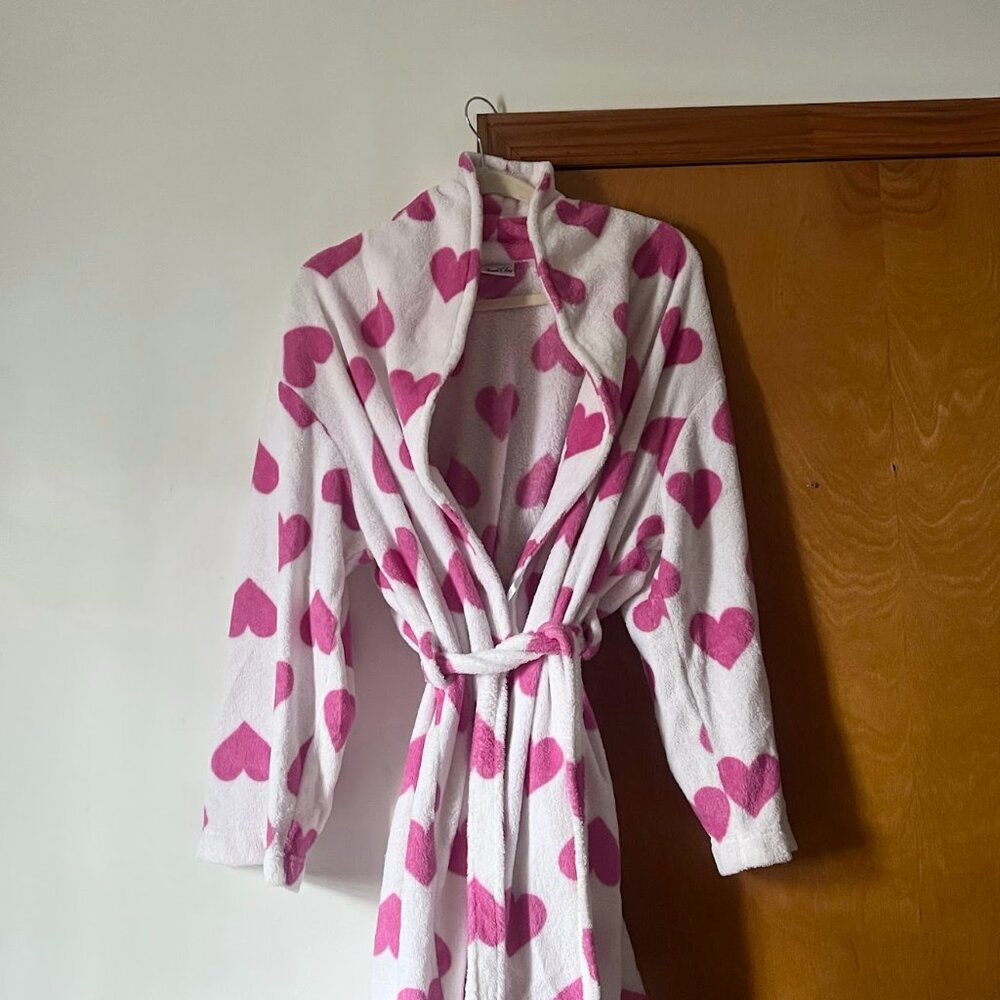 NEW Soft Plush White Robe With Fushia Hearts